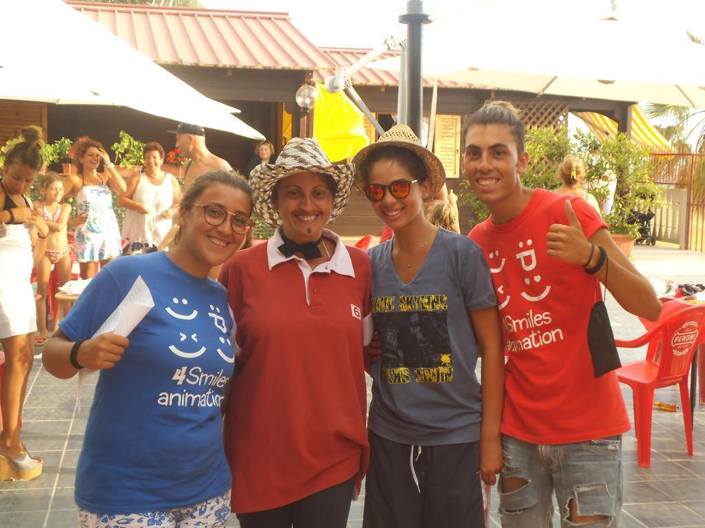 Villaggio La Bussola Paola Bagian luar foto