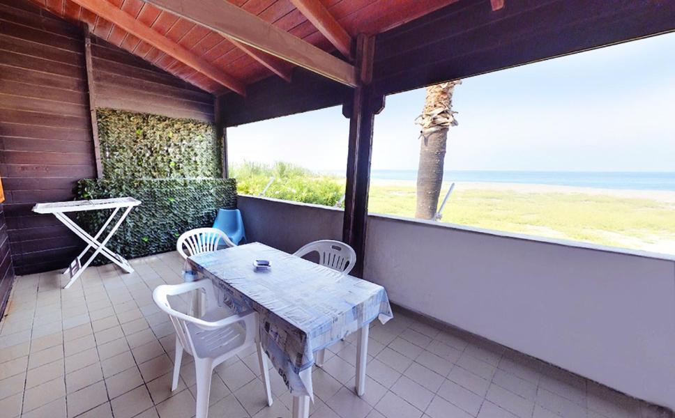 Villaggio La Bussola Paola Bagian luar foto
